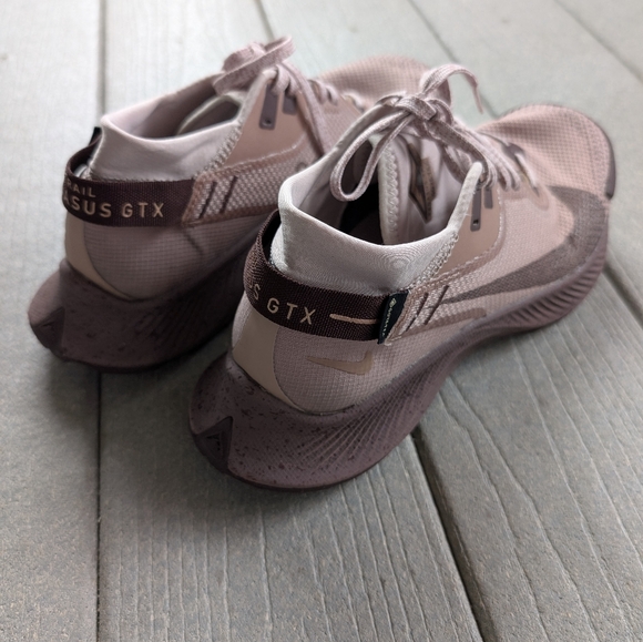 Nike Trail Shoes - Picture 4 of 6